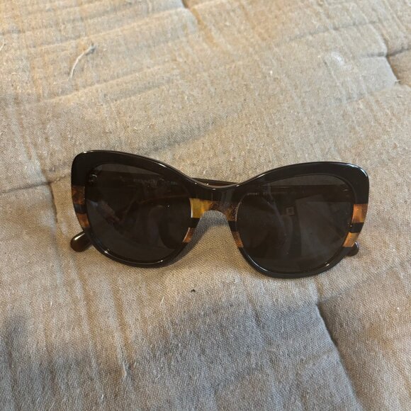 Brand New Coach HC 8204 L1631 Sunglasses Tortoise Shell Black Cat Eye Womens main image 4